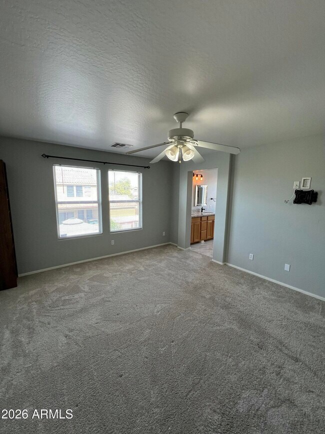 Building Photo - 2552 W St Catherine Ave