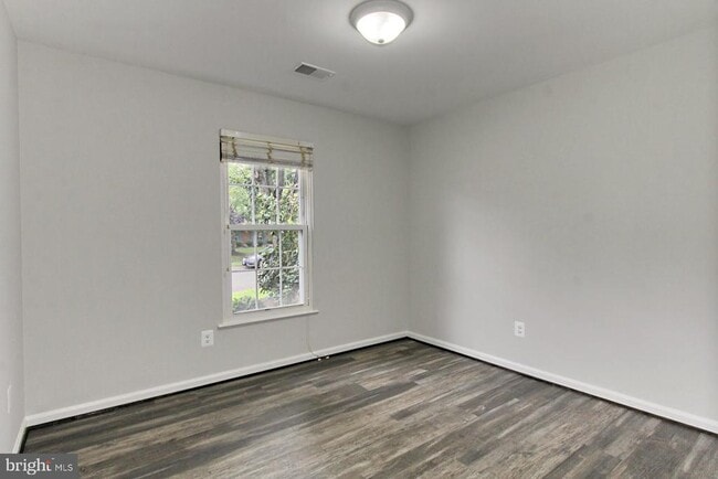 Building Photo - 20585 Triple Crown Ct