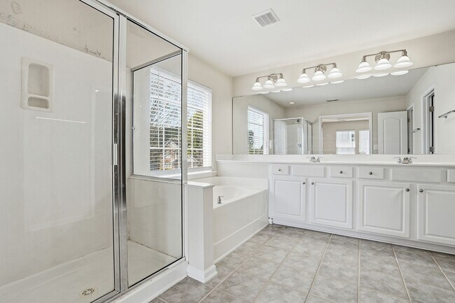 Building Photo - WAKEFIELD HOME WITH 4 BEDROOMS- GREAT HOME!