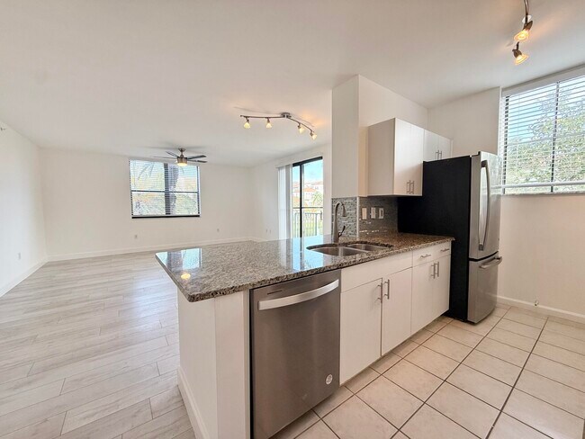 Building Photo - 630 S Sapodilla Ave