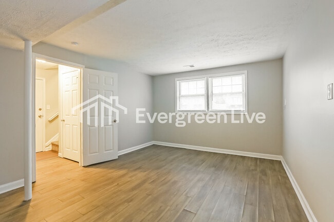 Building Photo - 1401 Wolf Cir