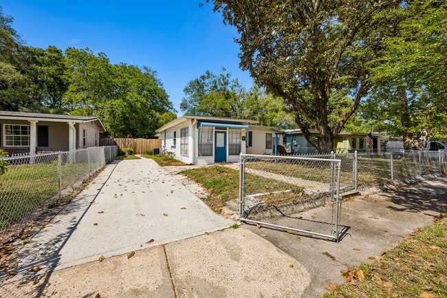 Building Photo - 3233 Dellwood Ave