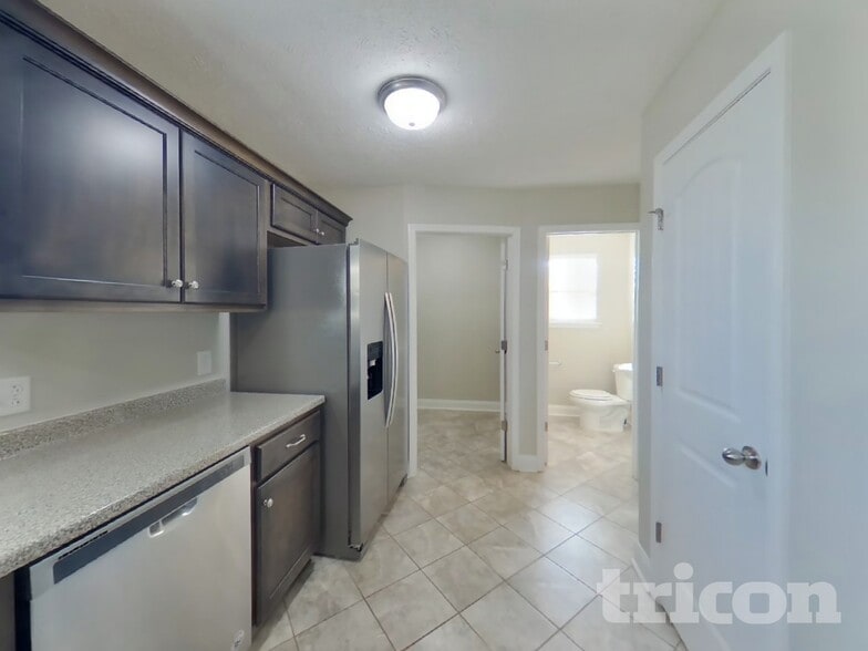 Building Photo - 642 Berry Cir