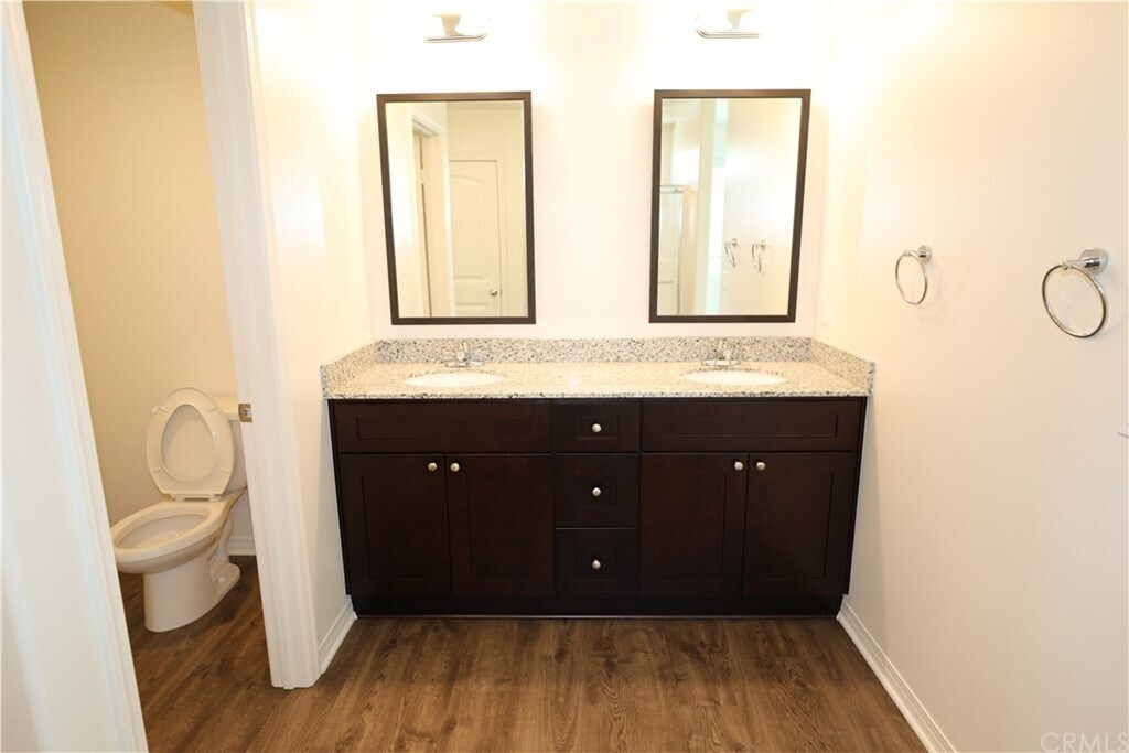 Building Photo - 1006 Peach Grv
