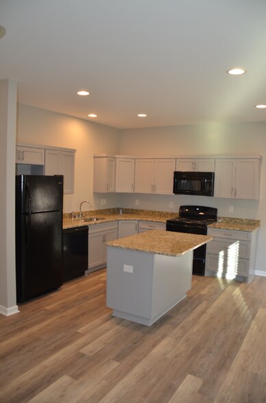 Building Photo - 1565 14th Ave NE