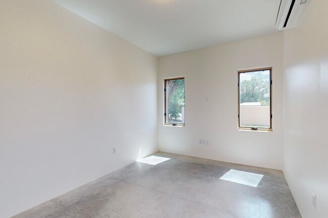 Building Photo - North Valley Fabulous 2018/sf 2 Bedroom  2.5 Bath  with Garage