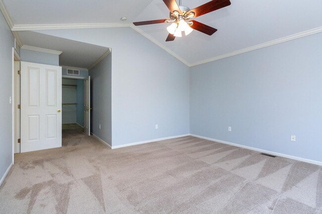 Building Photo - 3839 Norwich Dr