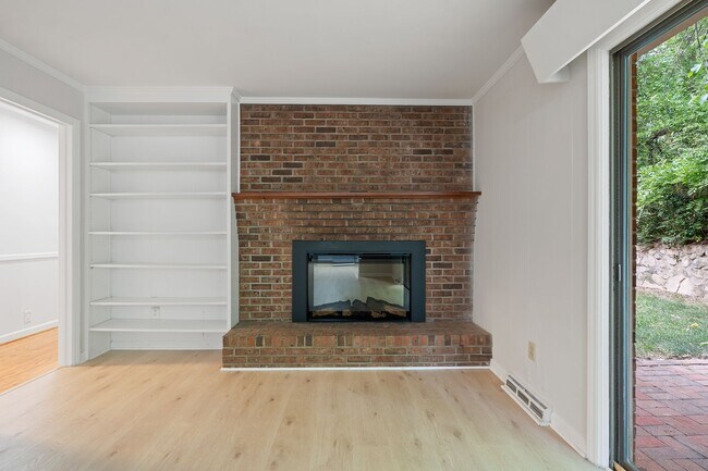 Building Photo - Chapel Hill Ranch Lakeshore community
