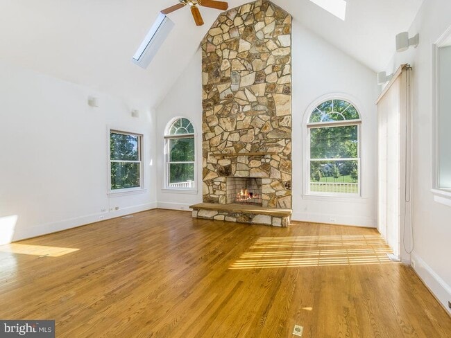 Building Photo - 8951 Brook Rd