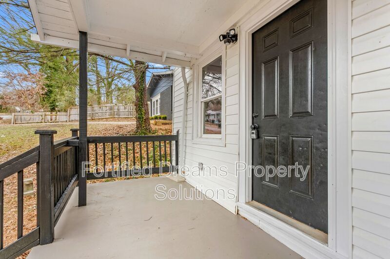 Building Photo - 1903 Larkin St