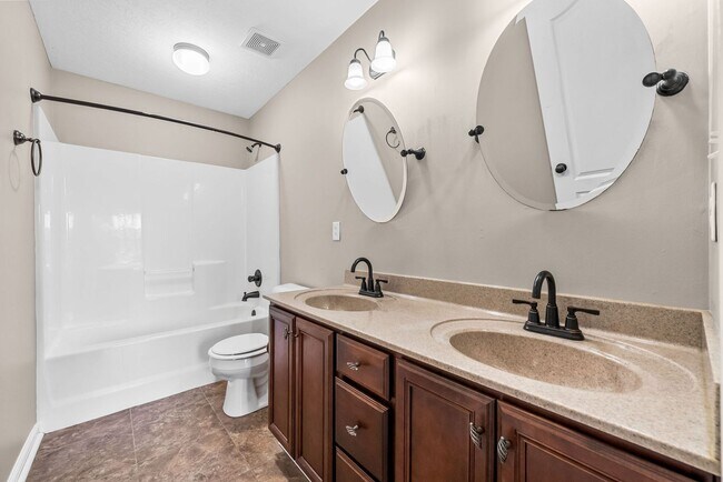 Building Photo - 3 Bedroom Pet Friendly Home For Rent Close...
