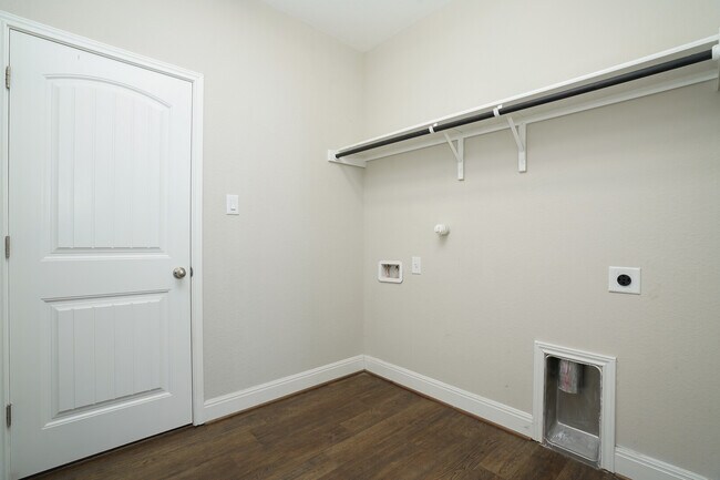 Building Photo - 8007 Cibolo Valley