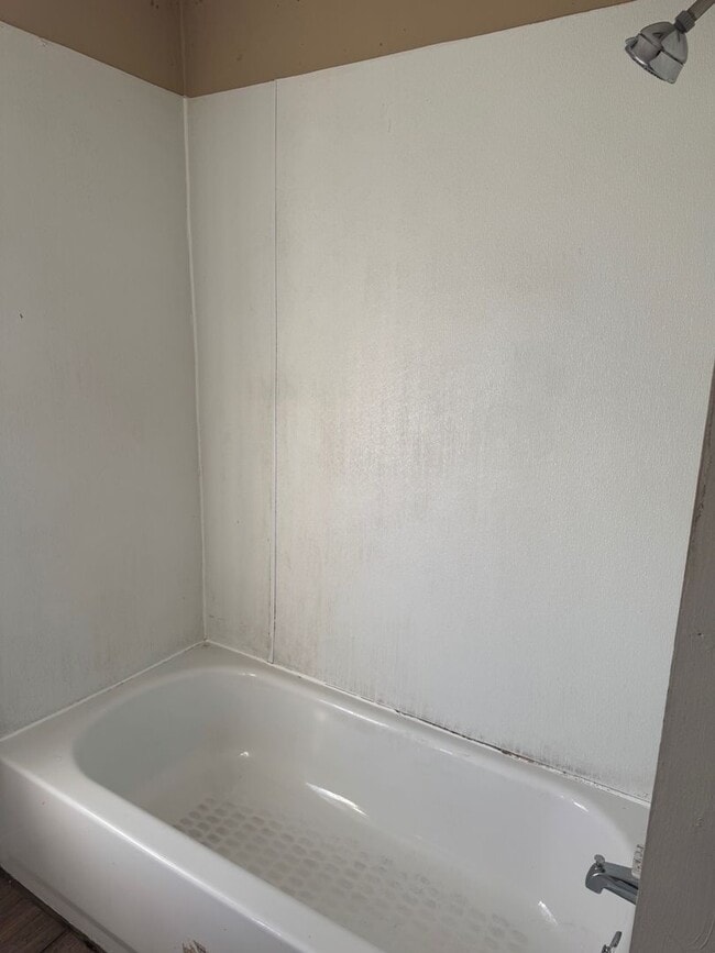 Building Photo - Charming 3-Bedroom Property in Prime Location