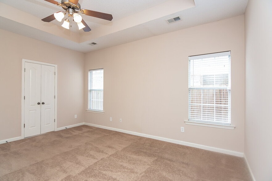 Building Photo - 1506 Lawson Dr