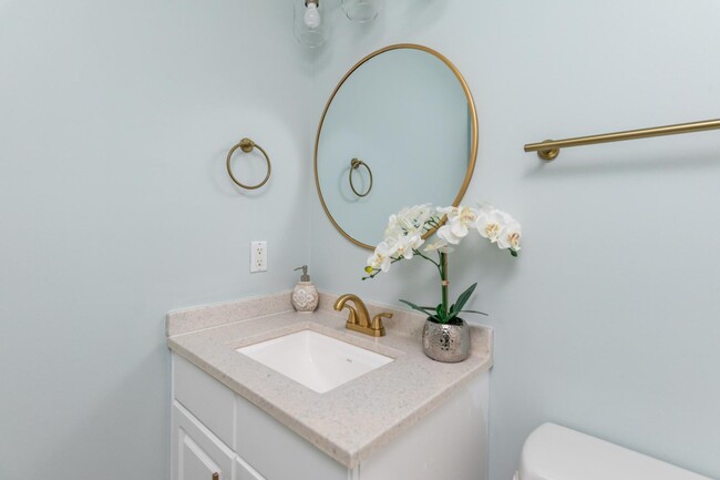 Building Photo - 9300 Greythorne Way