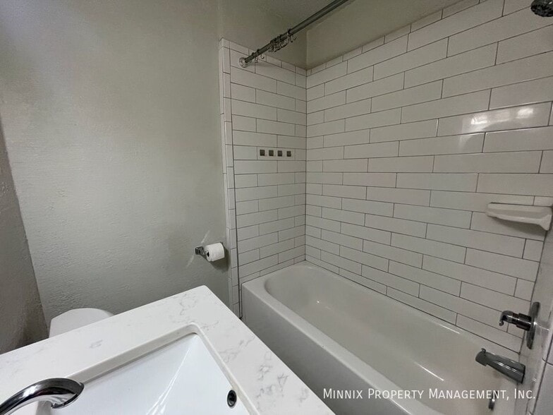 Building Photo - 1506 S Ong St