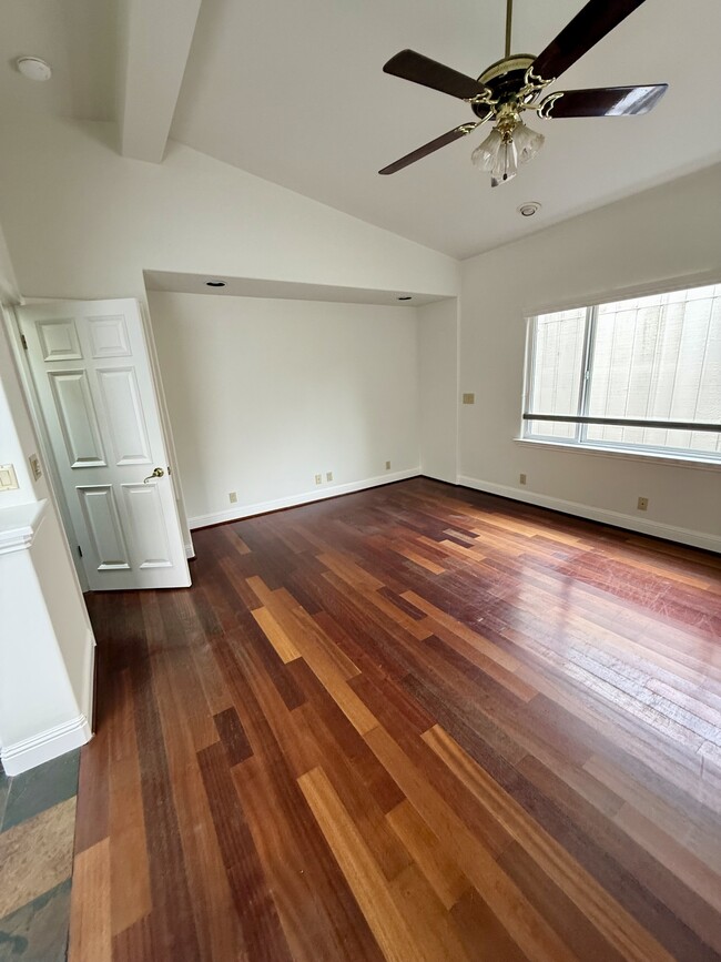 Building Photo - 143 Alamo Ave