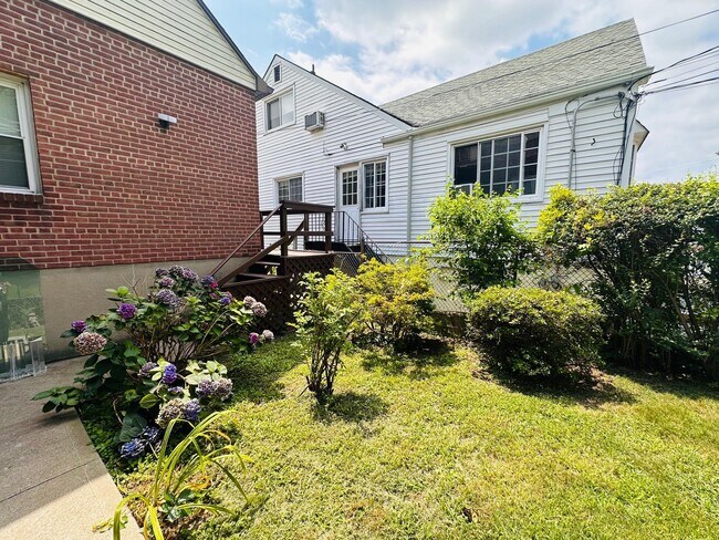 Primary Photo - 25 Hillview Ave