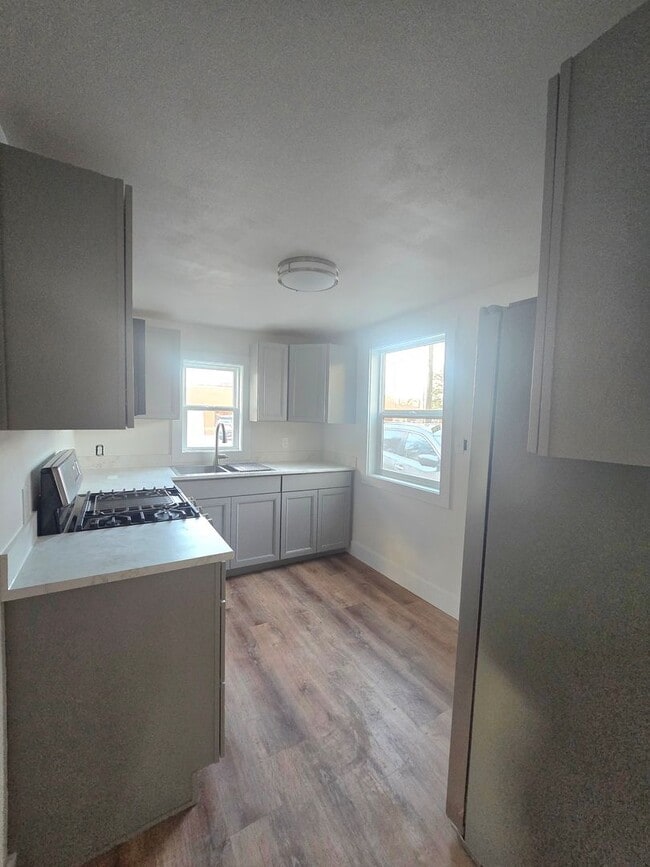 Building Photo - 9 &amp; 9 1/2 Alderson Ave