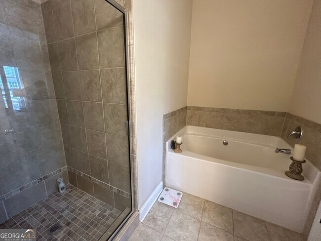 Building Photo - 2413 Tenor Ln