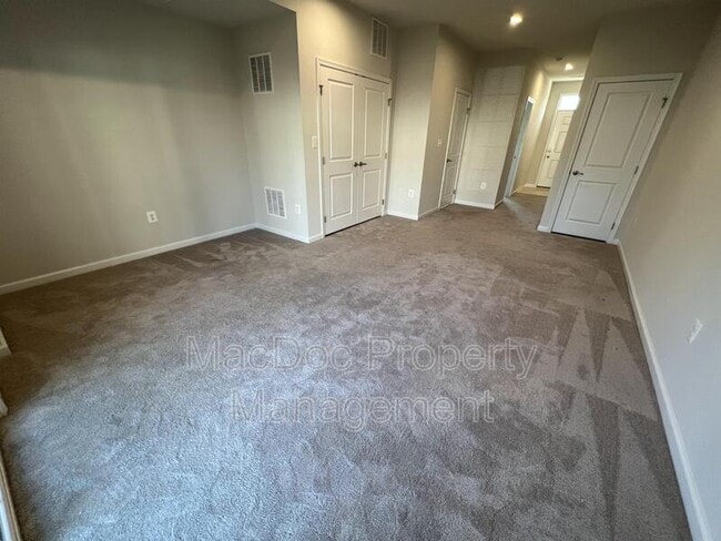 Building Photo - 505 Rolling Valley Dr