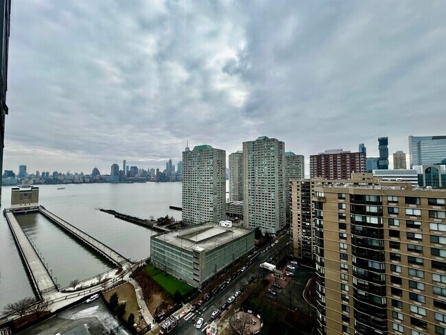 Building Photo - 20 Newport Pkwy