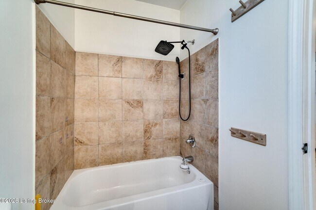 Building Photo - 1104 E St Catherine St