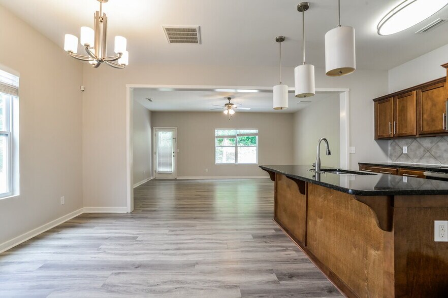 Building Photo - 1048 Joselynn Drive