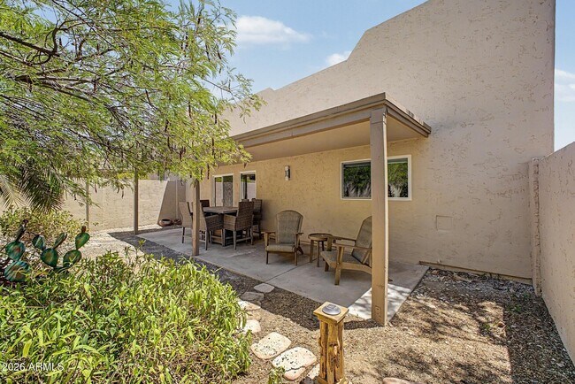 Building Photo - 11416 E Altadena Ave