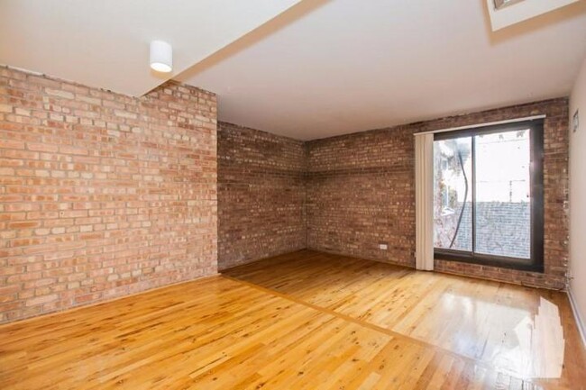 Building Photo - 2 bedroom in Chicago IL 60610