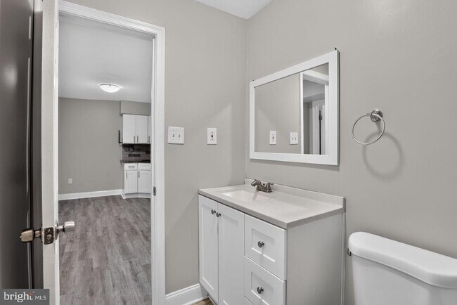 Building Photo - 1807 Silver Ct