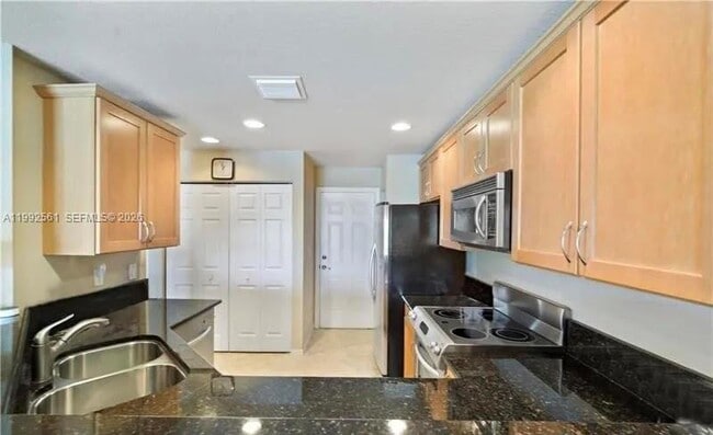 Building Photo - 8989 Lancaster St