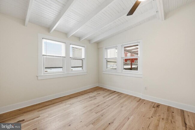 Building Photo - 1419 Wisconsin Ave NW