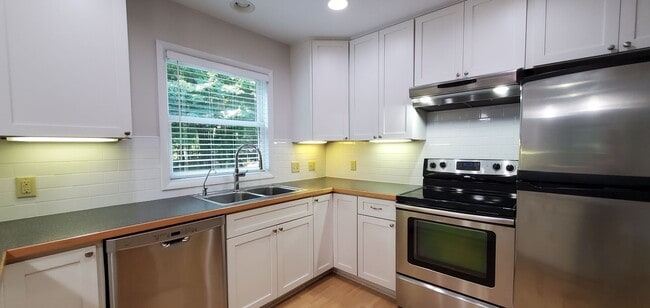 Building Photo - 4 Bedroom Parsonage Property 1 Mile to Fra...