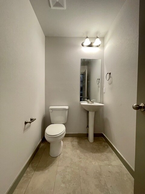 Building Photo - 3414 Glen Rd