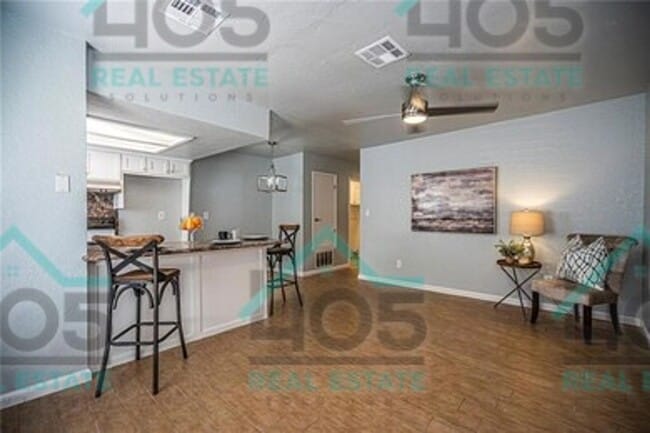 Building Photo - 4508 S Robinson Ave