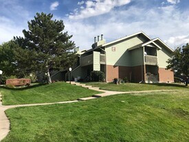 Building Photo - 532 Oakwood Dr