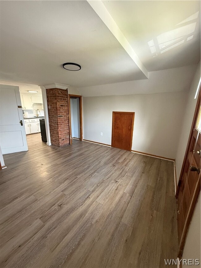 Building Photo - 579 Crescent Ave