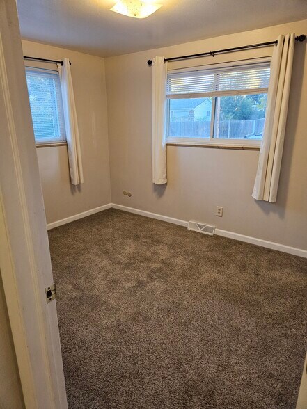 Building Photo - 10665 W Dakota Ave