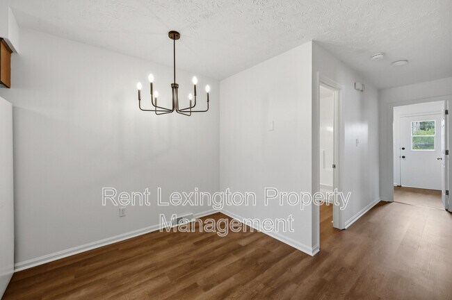 Building Photo - 3215 Aqueduct Dr