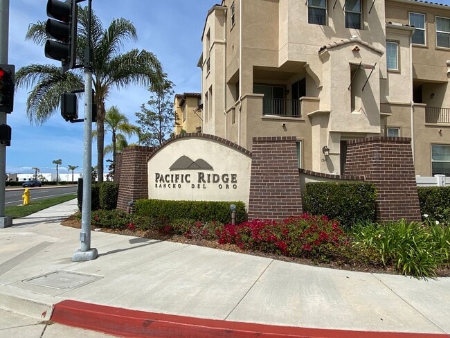 Building Photo - 3 bed, 3.5bath wihtin The Pacific Ridge Community in Oceanside