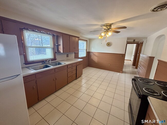 Building Photo - 148 Edgewood Dr