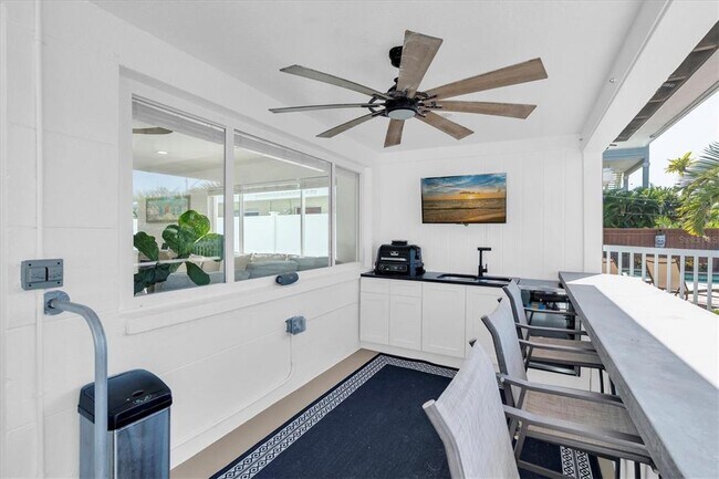 Building Photo - 341 Boca Ciega Dr