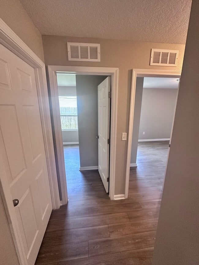 Building Photo - *** TWO WEEKS FREE ***  Gorgeous 4-Bedroom Home with Granite Counters & 2-Car Garage