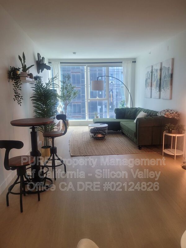 Building Photo - 188 W St James St