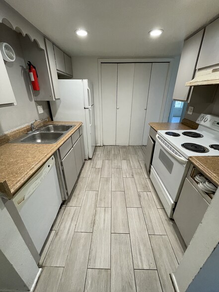 Building Photo - 851 S Horne St