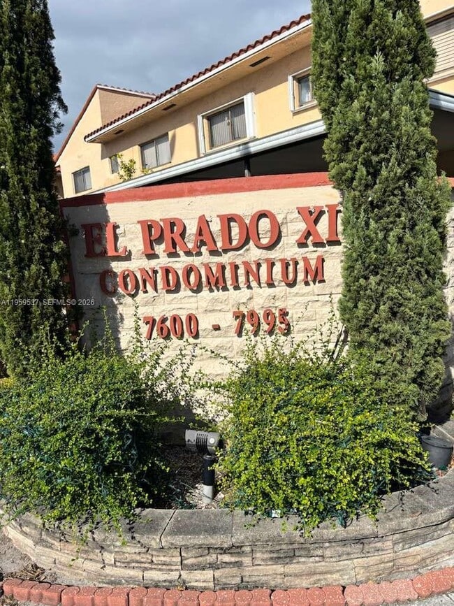 Building Photo - 613 NE 5th St