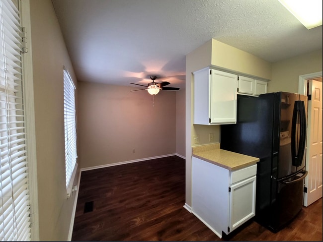 Building Photo - 2 bed 2.5 bath Townhouse condo in Butler Township
