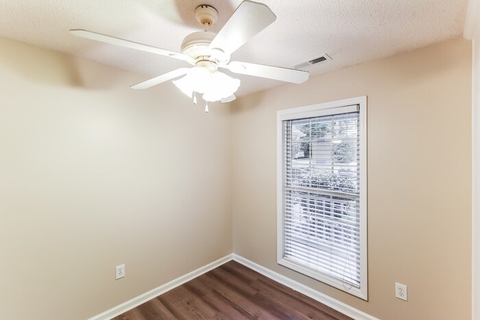 Building Photo - 112 Hayloft Ct