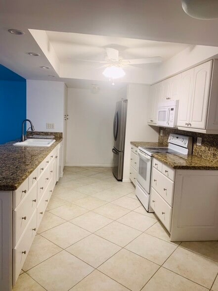 Building Photo - 950 Egret Cir